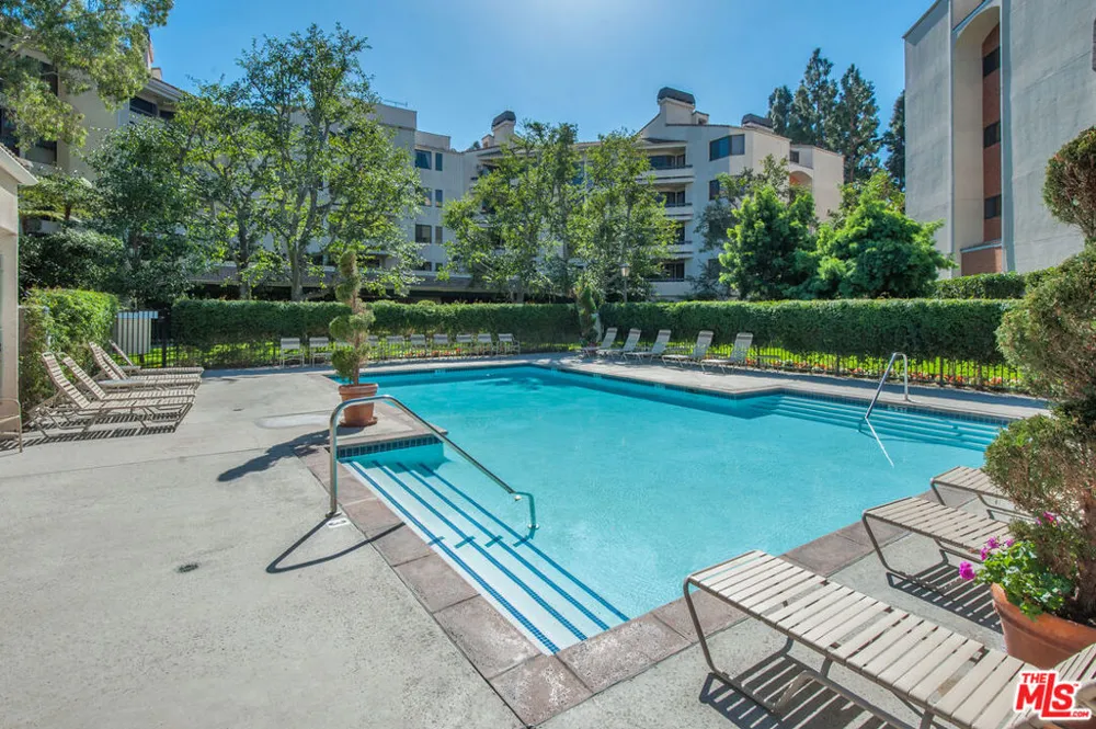 2132 Century Park Lane #209 Los Angeles, CA 90067
