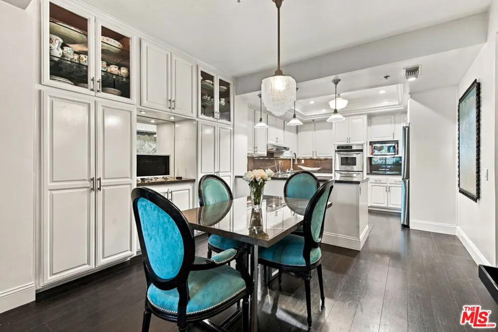 2132 Century Park Lane #209 Los Angeles, CA 90067
