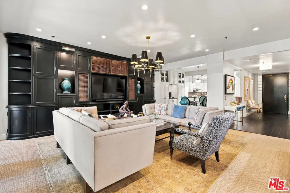 2132 Century Park Lane #209 Los Angeles, CA 90067
