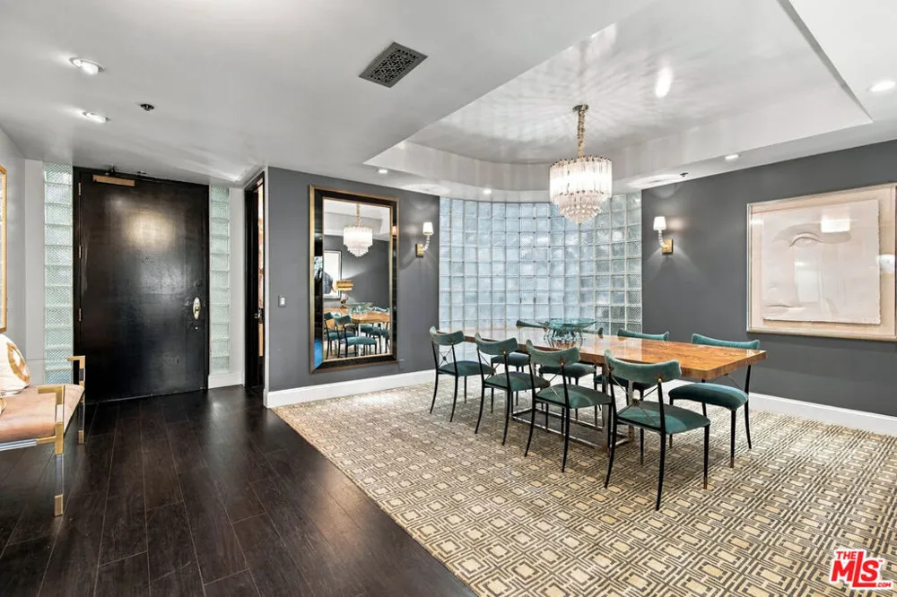 2132 Century Park Lane #209 Los Angeles, CA 90067