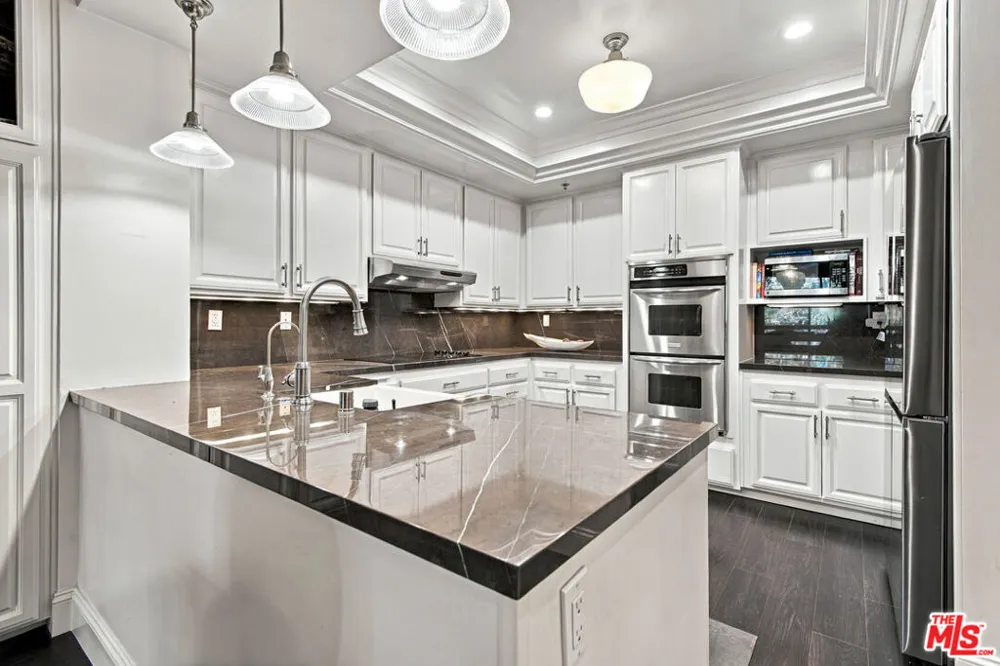 2132 Century Park Lane #209 Los Angeles, CA 90067