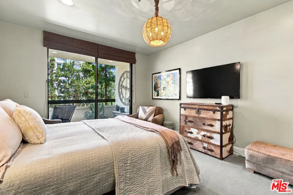 2132 Century Park Lane #209 Los Angeles, CA 90067