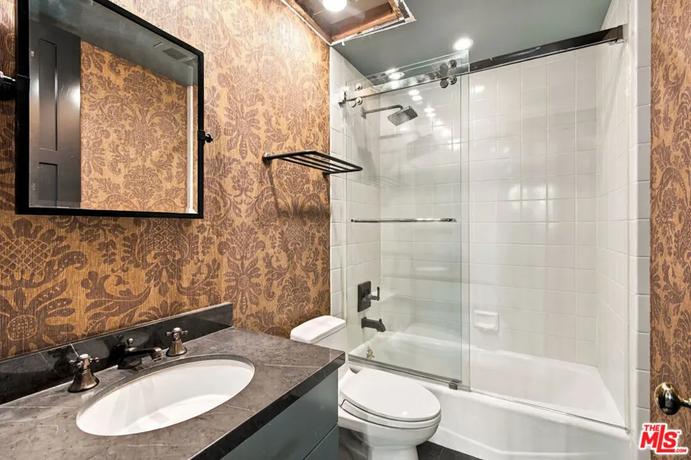 2132 Century Park Lane #209 Los Angeles, CA 90067