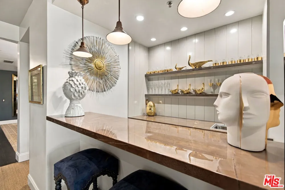 2132 Century Park Lane #209 Los Angeles, CA 90067