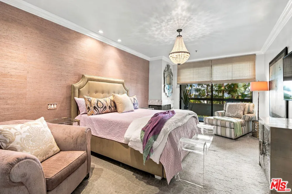 2132 Century Park Lane #209 Los Angeles, CA 90067