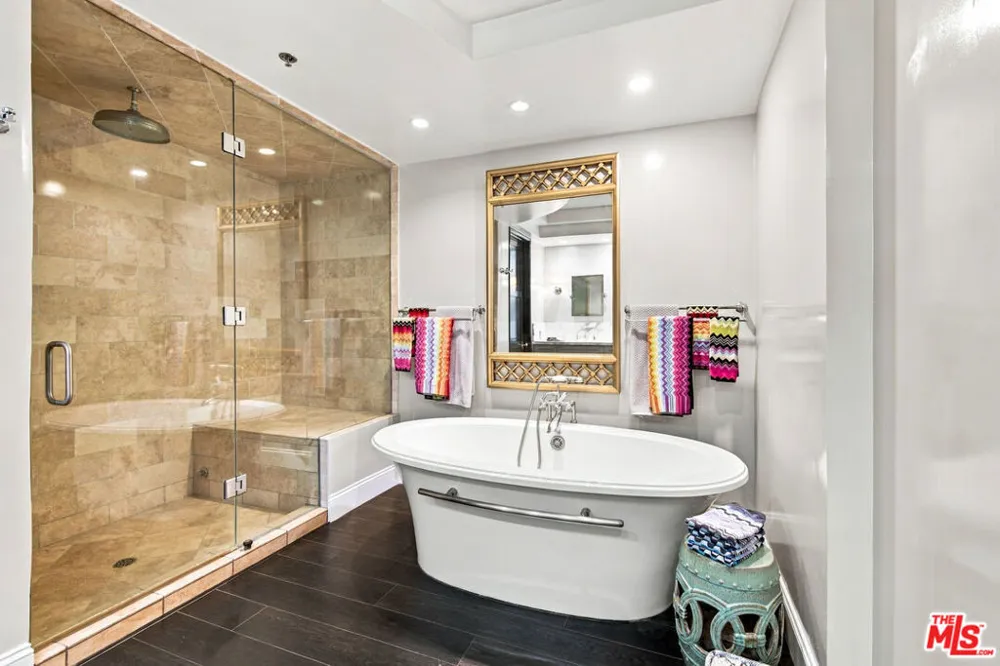 2132 Century Park Lane #209 Los Angeles, CA 90067
