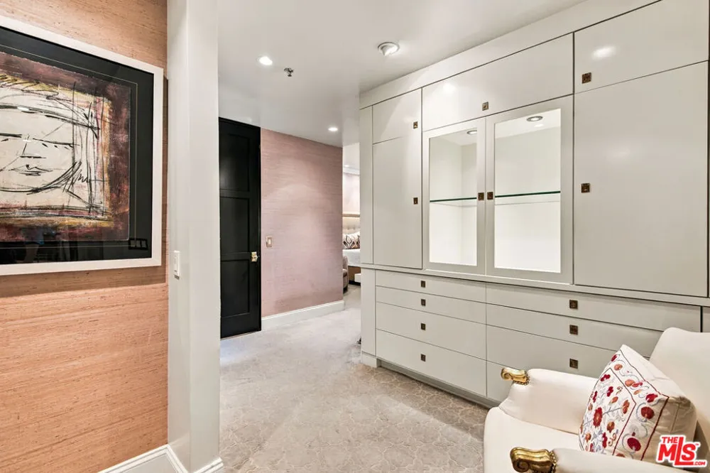 2132 Century Park Lane #209 Los Angeles, CA 90067