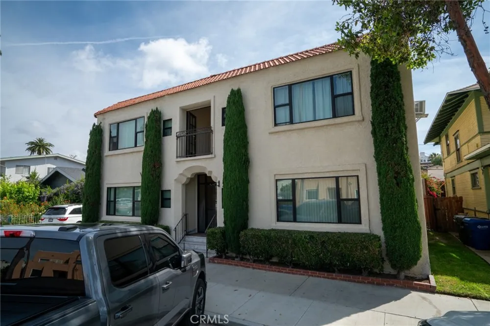 820 Cedar Avenue Long Beach, CA 90813