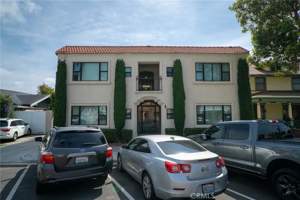 820 Cedar Avenue Long Beach, CA 90813