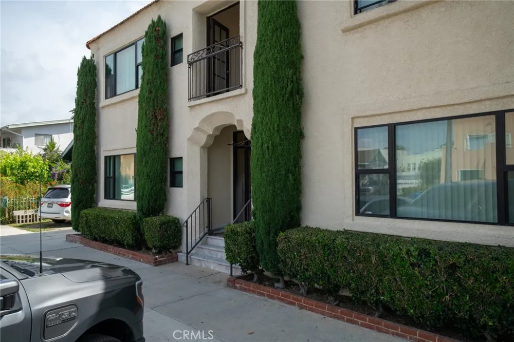 820 Cedar Avenue Long Beach, CA 90813