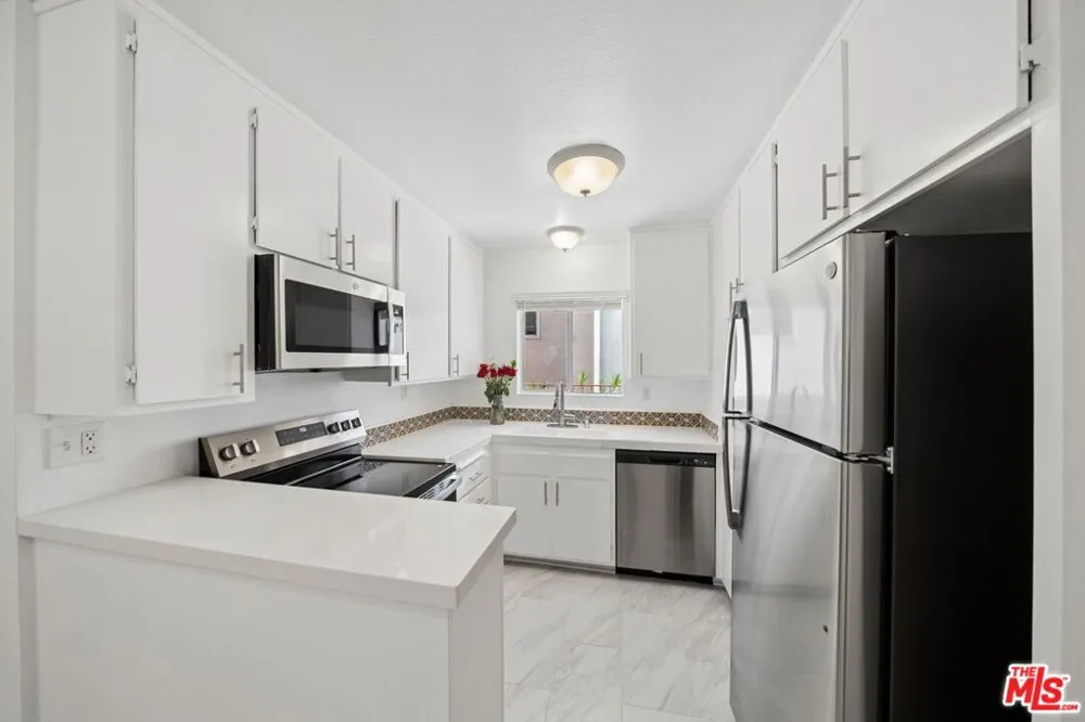 1028 7TH STREET #102 Santa Monica, CA 90403
