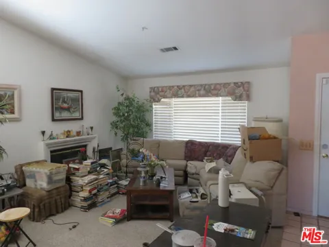 65849 Avenida Barona