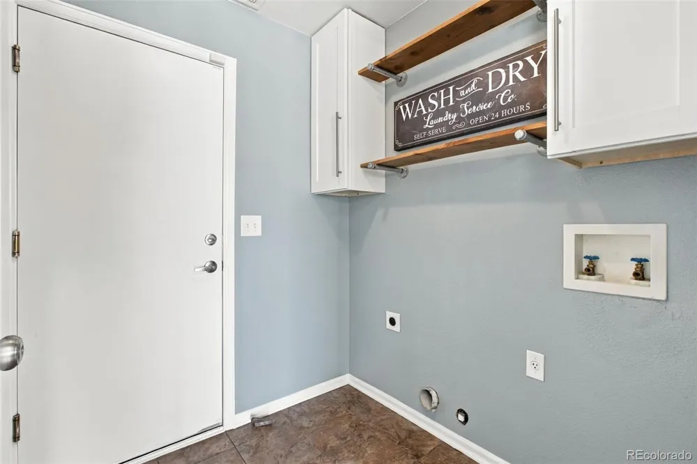 3889 S Kirk Way Aurora, CO 80013