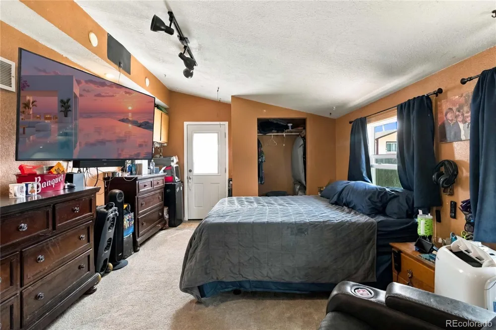 2322 E 101st Place Thornton, CO 80229
