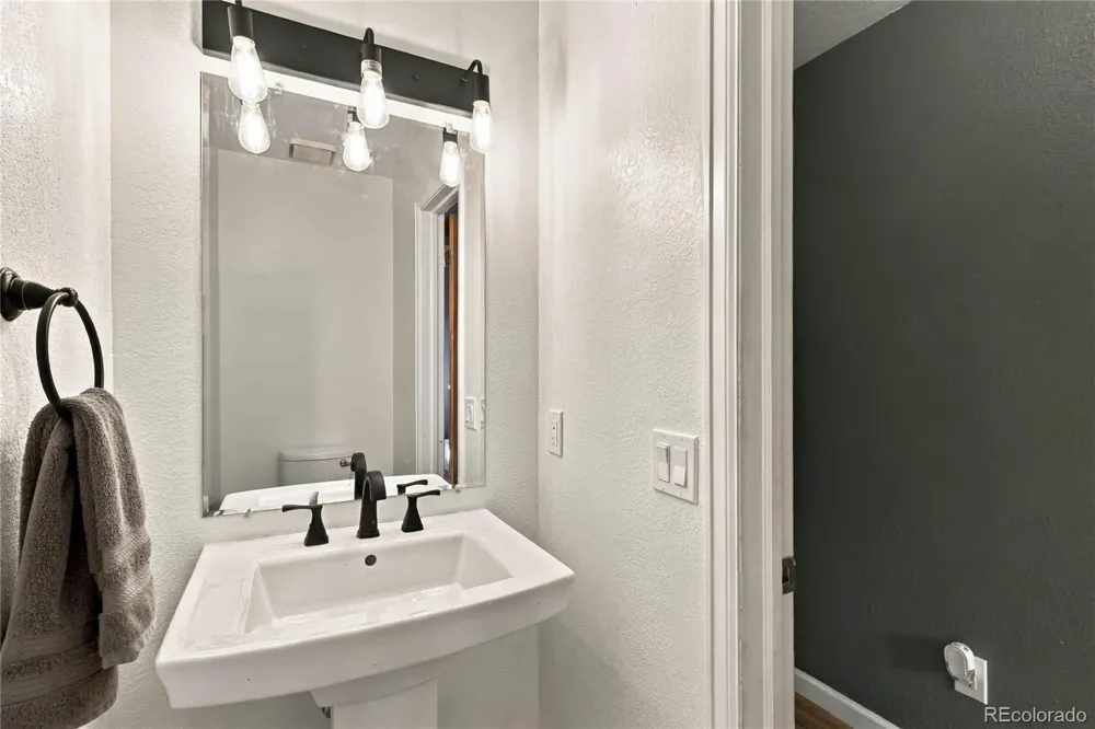2322 E 101st Place Thornton, CO 80229