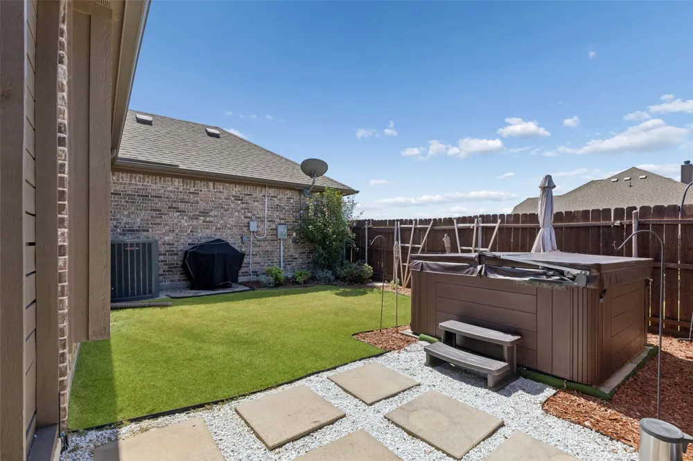 6925 County Road 469 McKinney, TX 75071