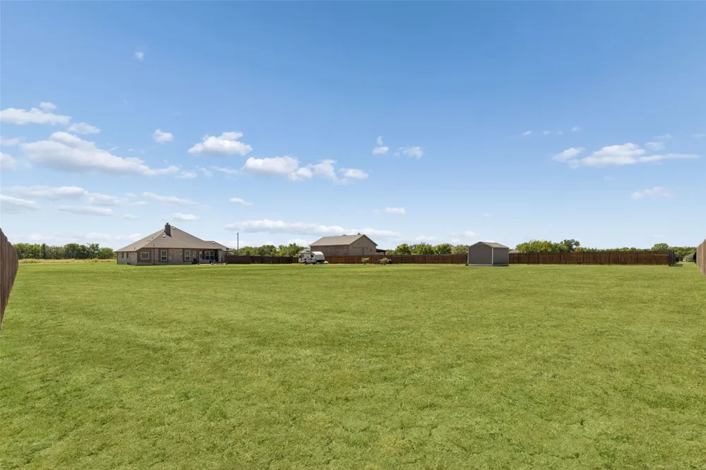 6925 County Road 469 McKinney, TX 75071