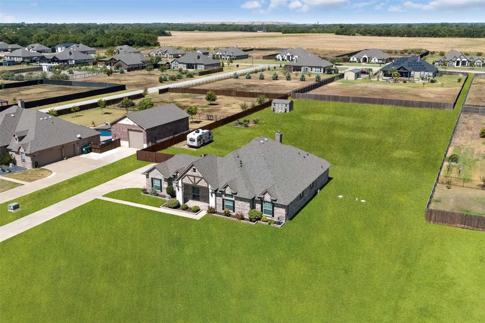 6925 County Road 469 McKinney, TX 75071