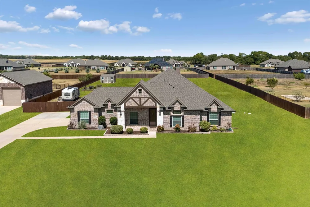 6925 County Road 469 McKinney, TX 75071