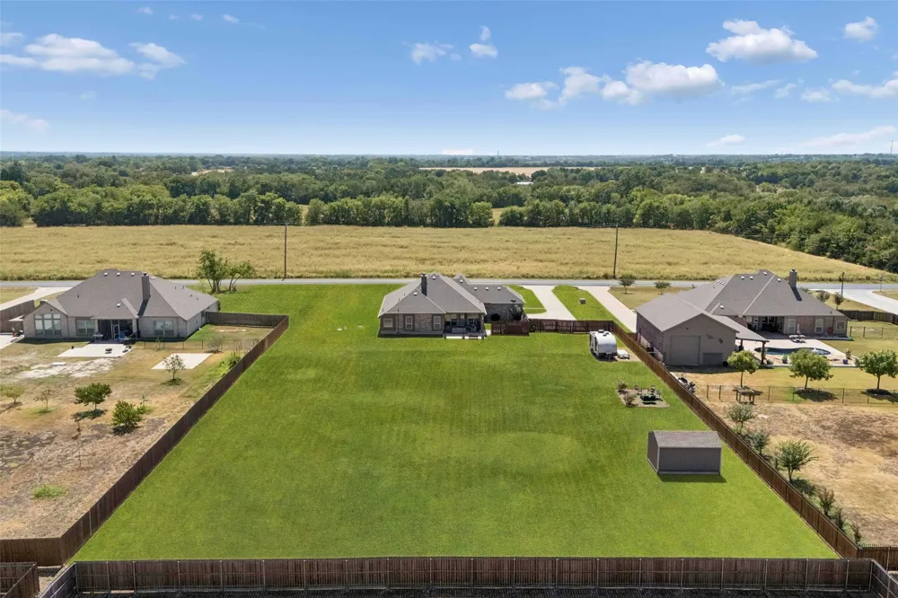 6925 County Road 469 McKinney, TX 75071
