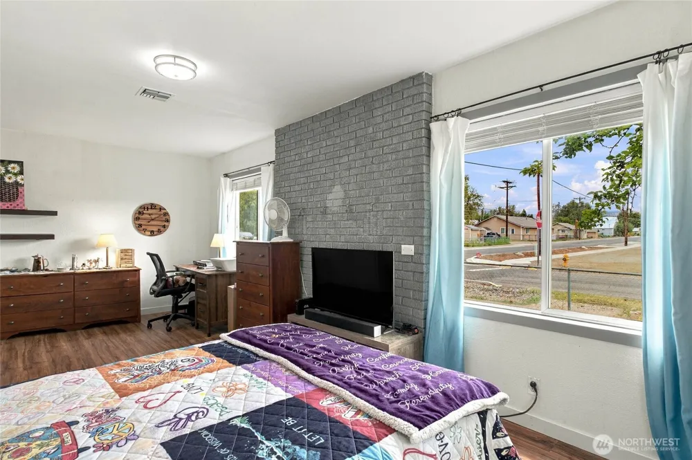 2 S Elm Street Omak, WA 98841