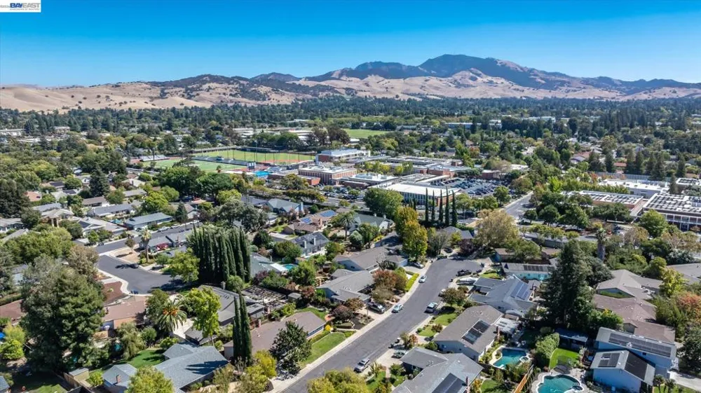 1740 Argonne Dr Concord, CA 94518