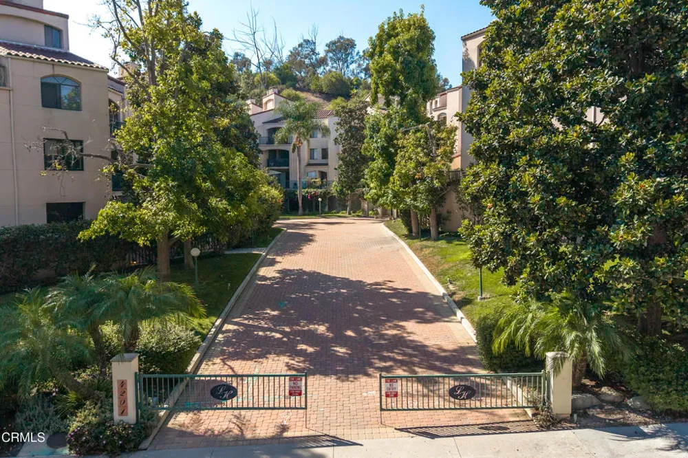 4200 Via Arbolada #123 Los Angeles, CA 90042