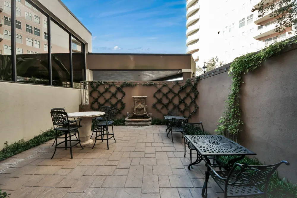 3525 Sage Road #1503 Houston, TX 77056