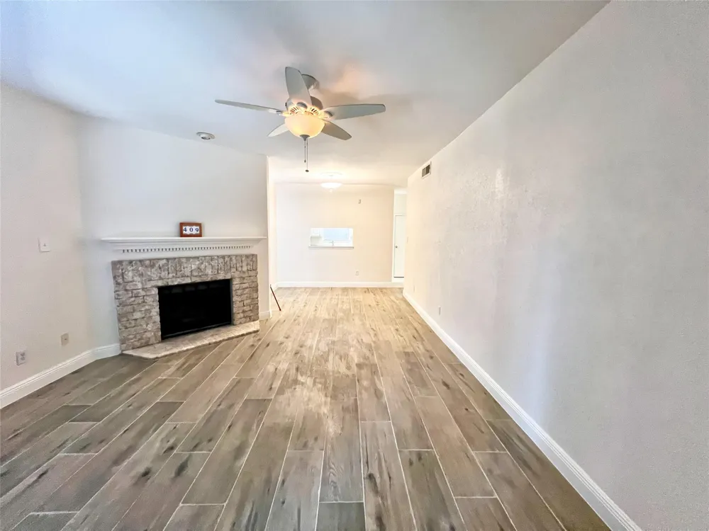 3130 SW Walnut Bend Lane #409 Houston, TX 77042