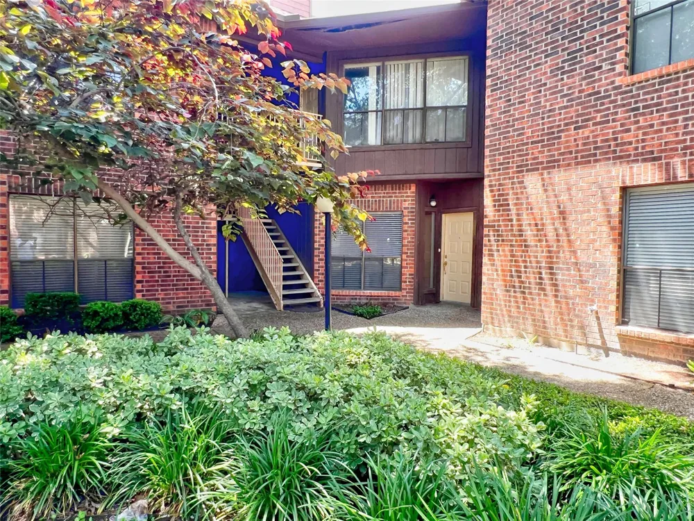 3130 SW Walnut Bend Lane #409 Houston, TX 77042