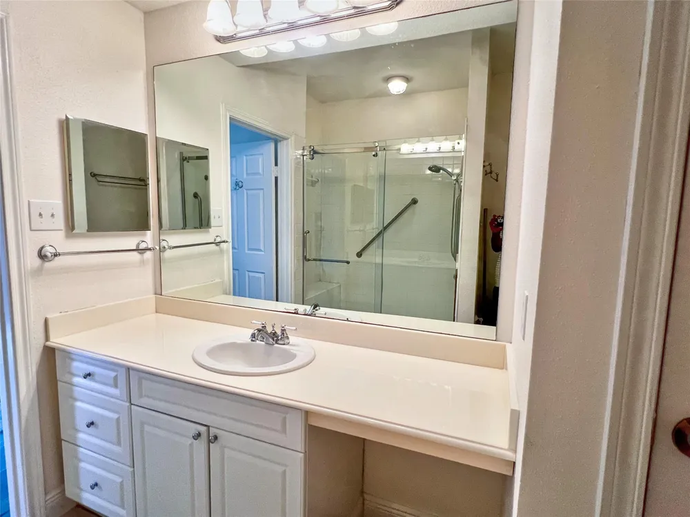 3130 SW Walnut Bend Lane #409 Houston, TX 77042