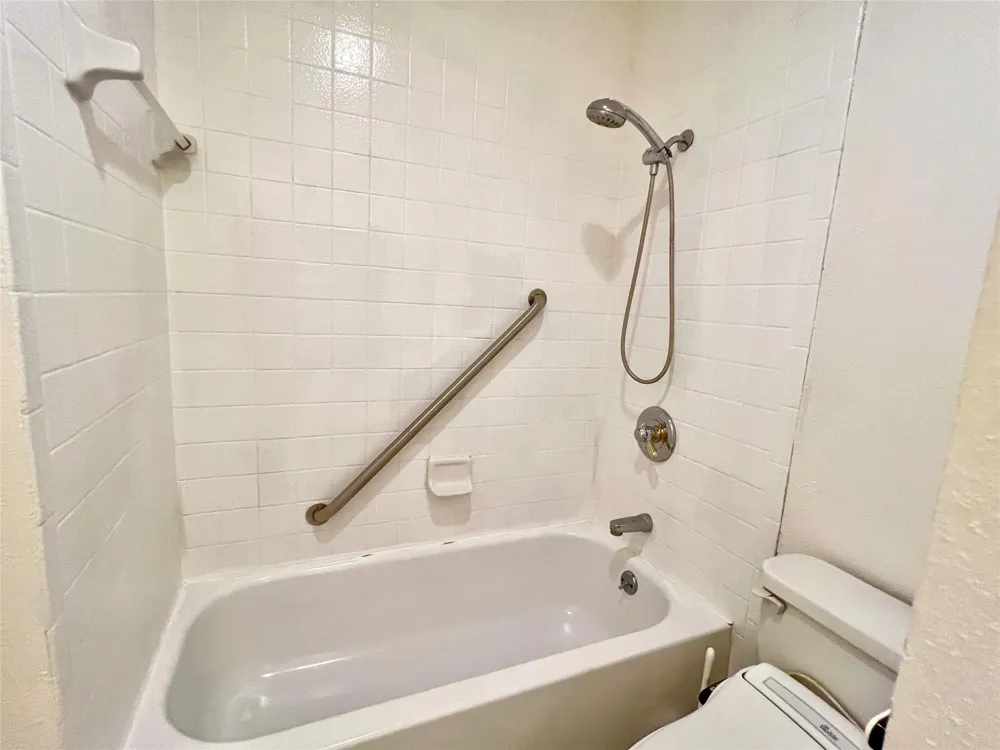 3130 SW Walnut Bend Lane #409 Houston, TX 77042