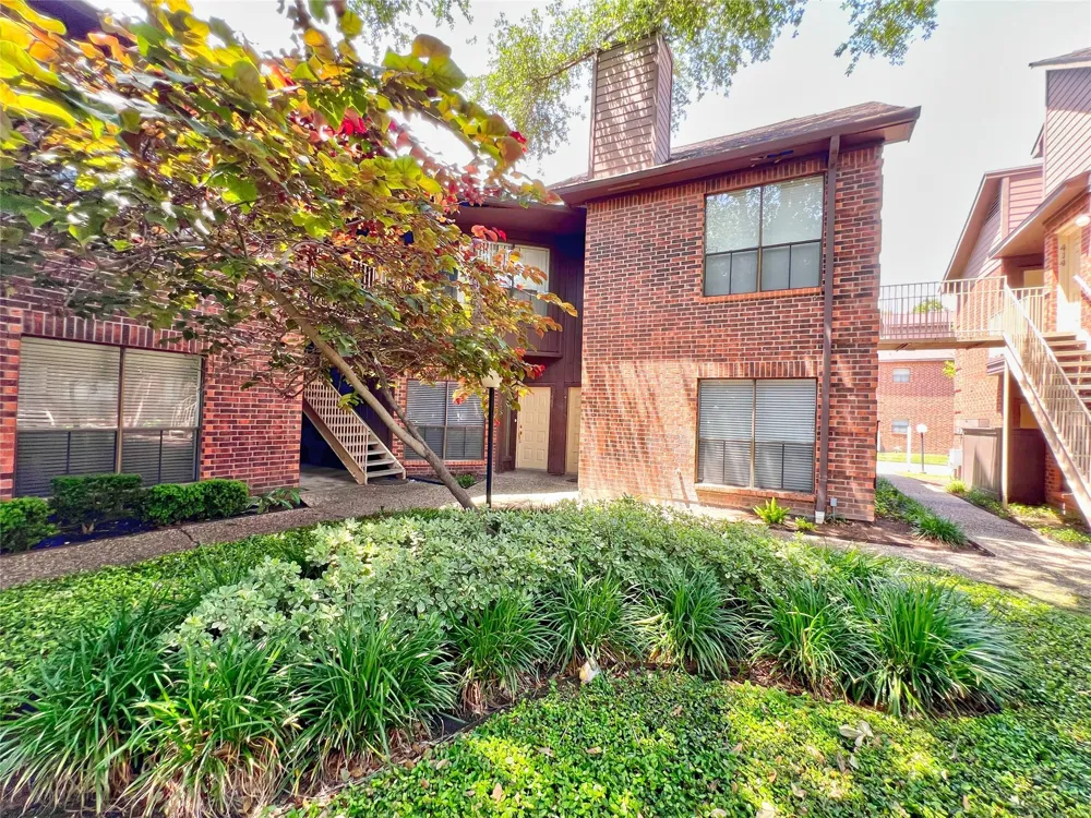 3130 SW Walnut Bend Lane #409 Houston, TX 77042