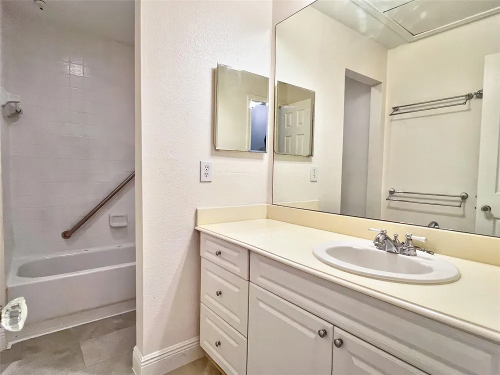 3130 SW Walnut Bend Lane #409 Houston, TX 77042