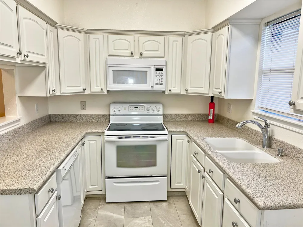 3130 SW Walnut Bend Lane #409 Houston, TX 77042