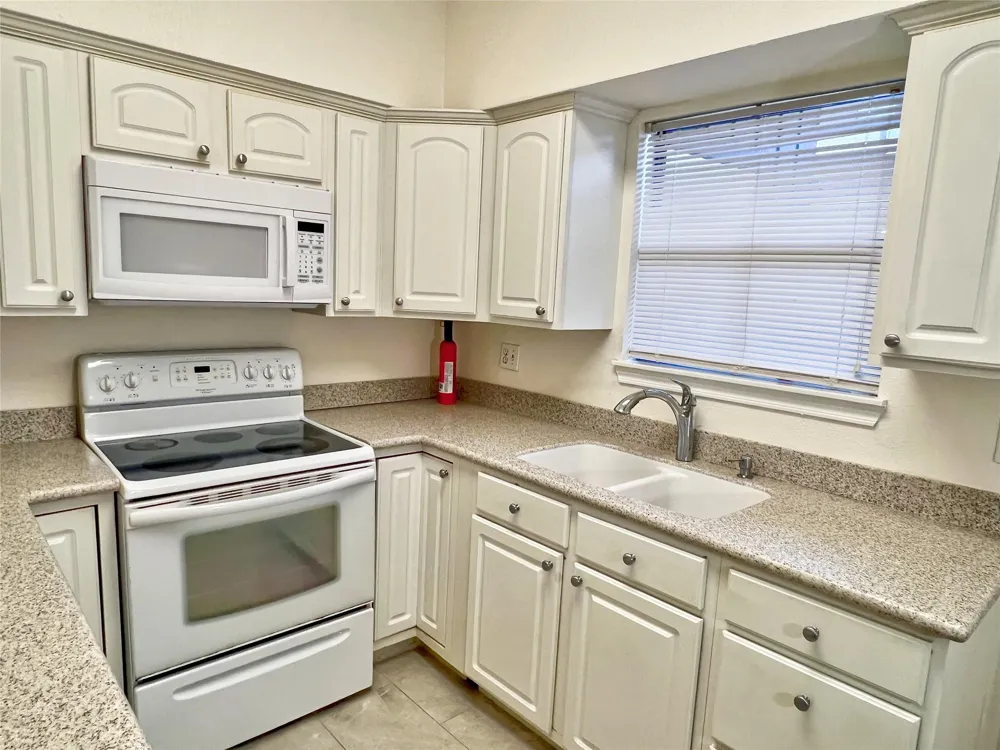3130 SW Walnut Bend Lane #409 Houston, TX 77042