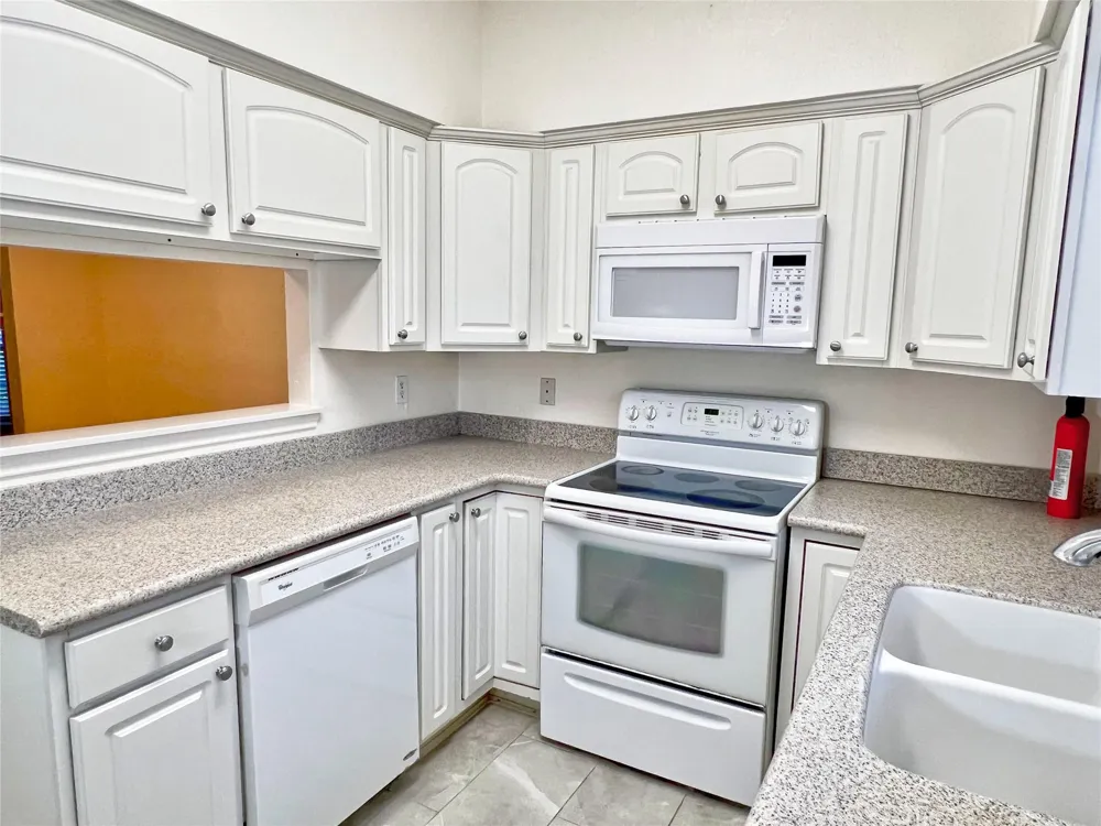 3130 SW Walnut Bend Lane #409 Houston, TX 77042