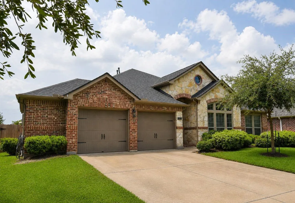 13611 Summer Cloud Lane Pearland, TX 77584