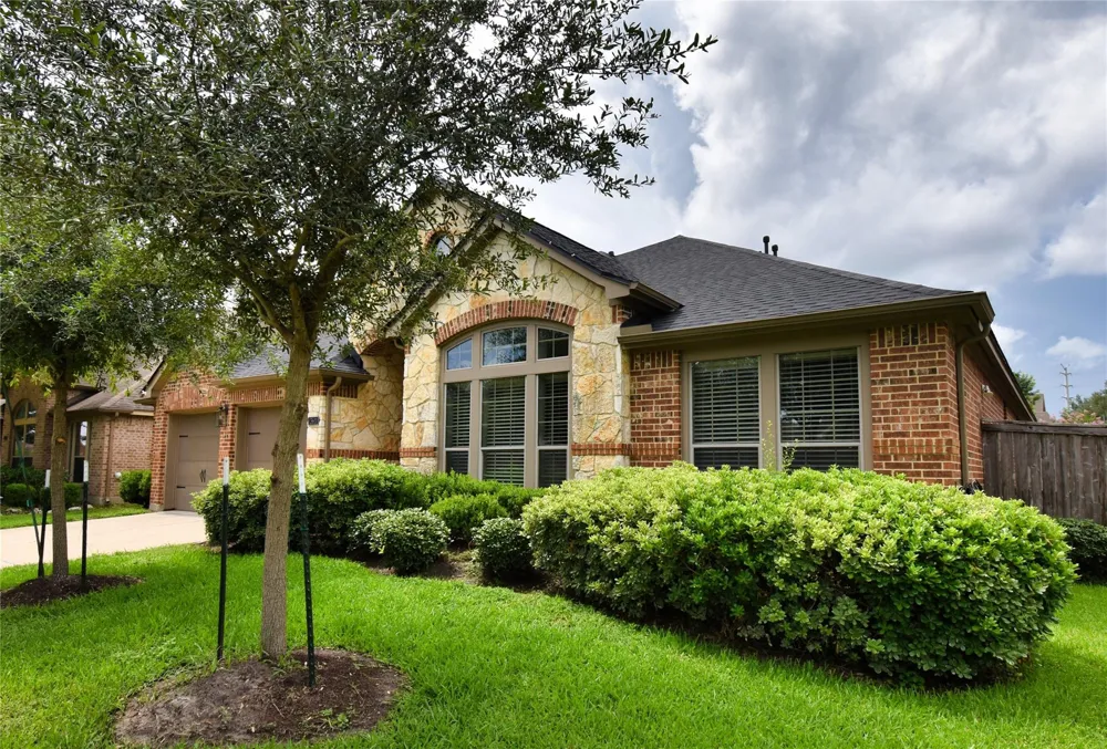 13611 Summer Cloud Lane Pearland, TX 77584