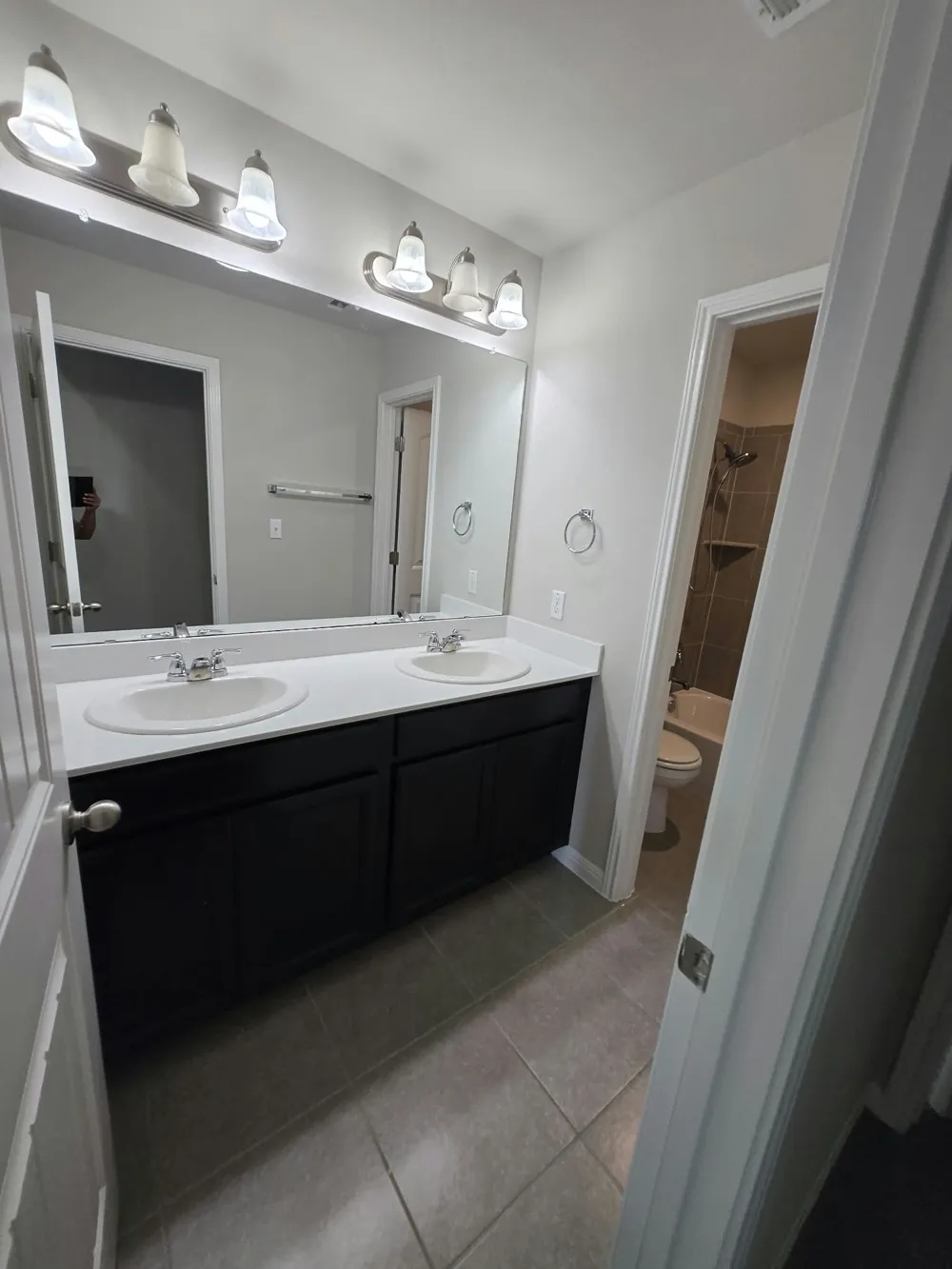 1052 Myrna Bend Leander, TX 78641