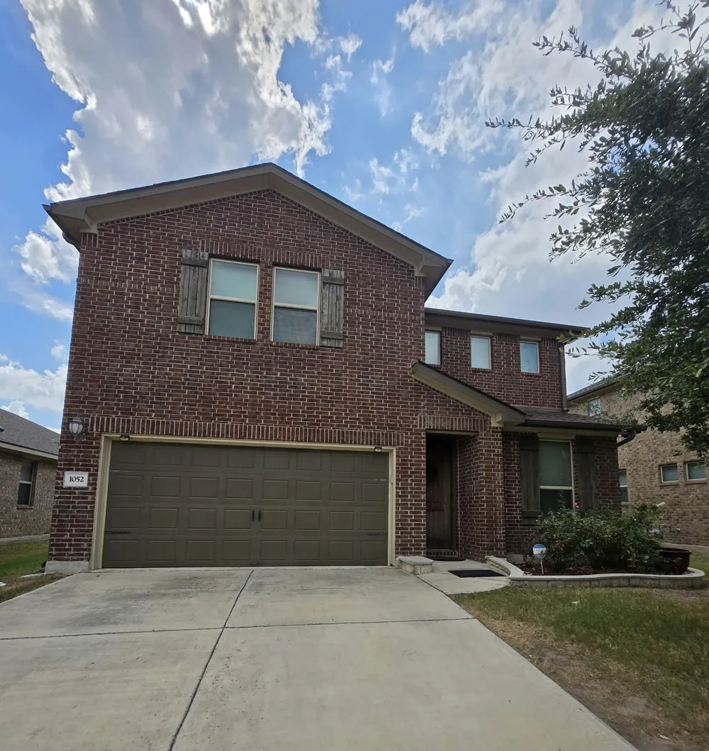 1052 Myrna Bend Leander, TX 78641