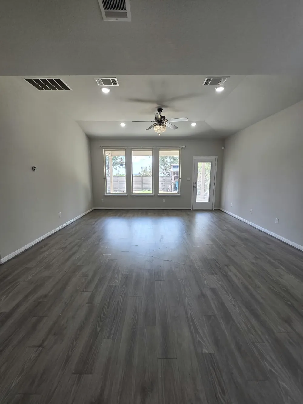 1052 Myrna Bend Leander, TX 78641
