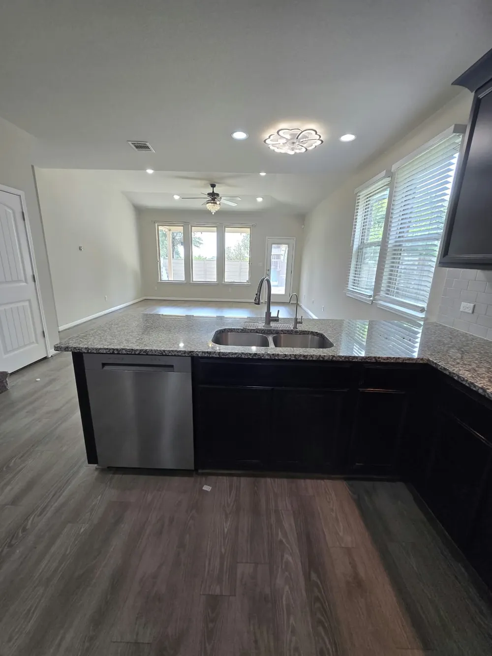 1052 Myrna Bend Leander, TX 78641