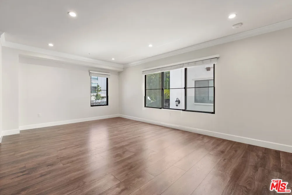 1153 Beachwood Drive #1 Los Angeles, CA 90038