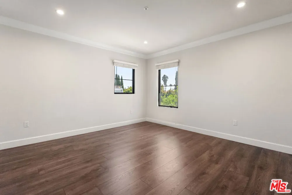 1153 Beachwood Drive #1 Los Angeles, CA 90038