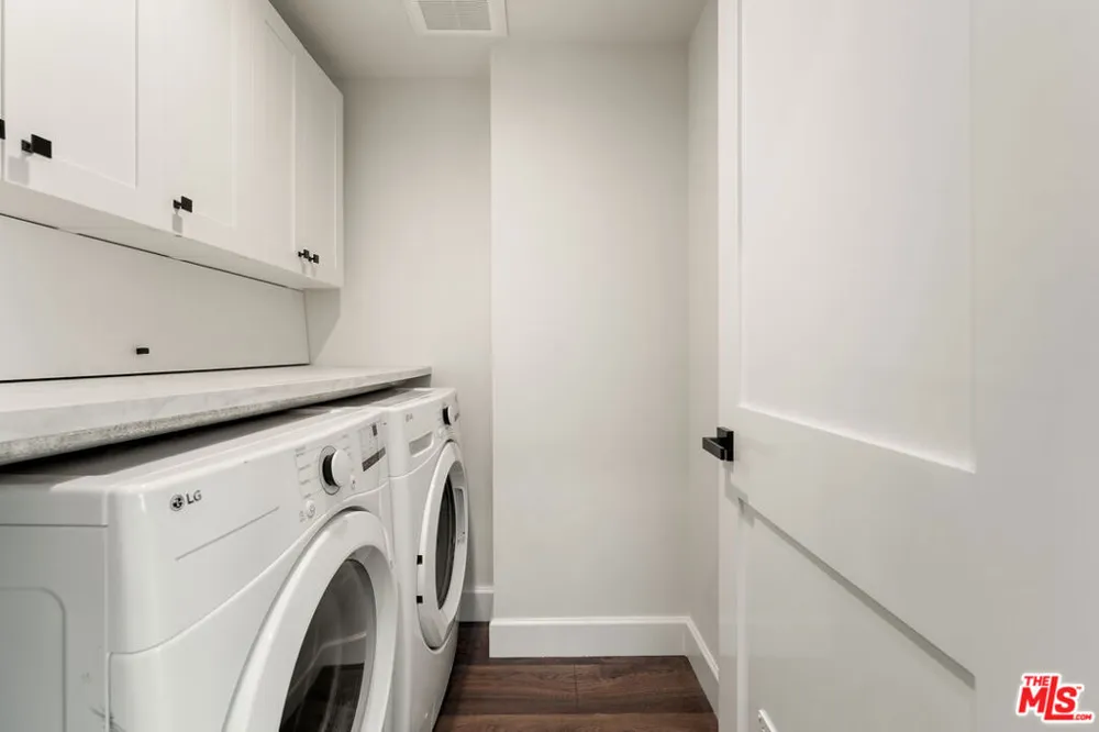1153 Beachwood Drive #1 Los Angeles, CA 90038