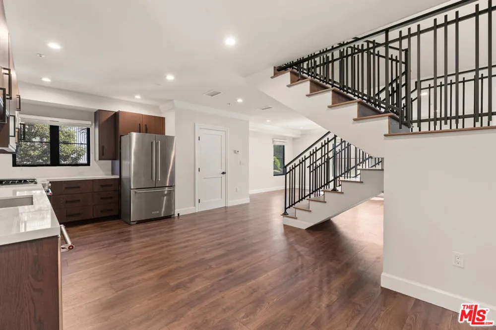 1153 Beachwood Drive #1 Los Angeles, CA 90038