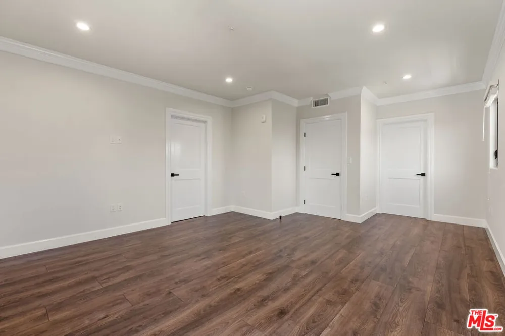 1153 Beachwood Drive #1 Los Angeles, CA 90038