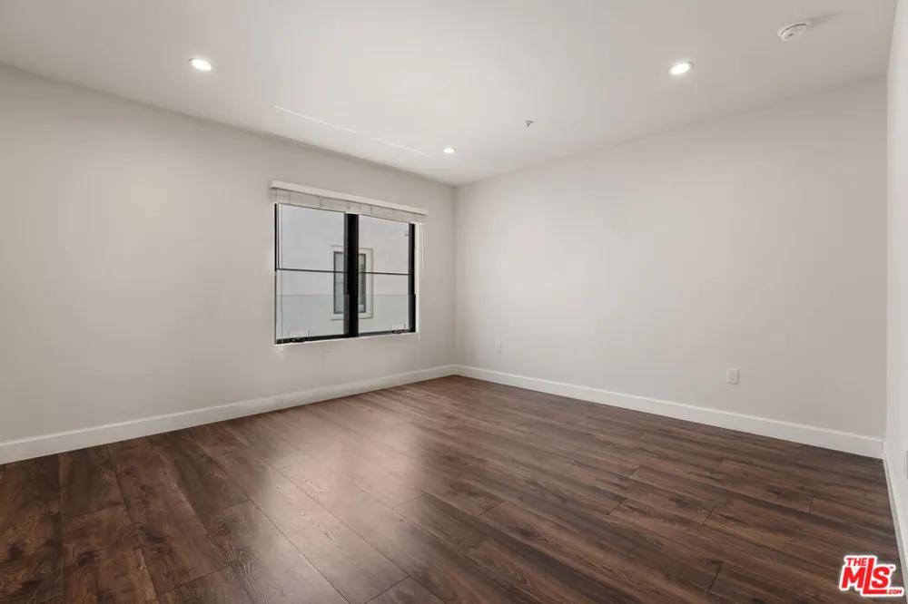 1153 Beachwood Drive #1 Los Angeles, CA 90038