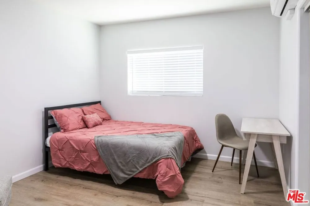 1273 W 36th Place Los Angeles, CA 90007